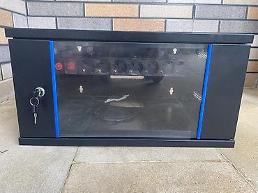 hava interneti: Divara quraşdırılan metal server/rack kabineti. Şəbəkə avadanlıqları — 1