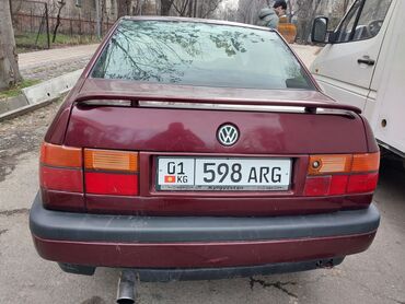 Volkswagen: Volkswagen Beetle: 1993 г., 2 л, Механика, Бензин, Седан