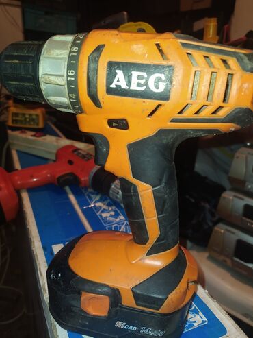 dewalt srafilica 68v: Aeg srafilica,punjac,baterijakofer,korektno stanje