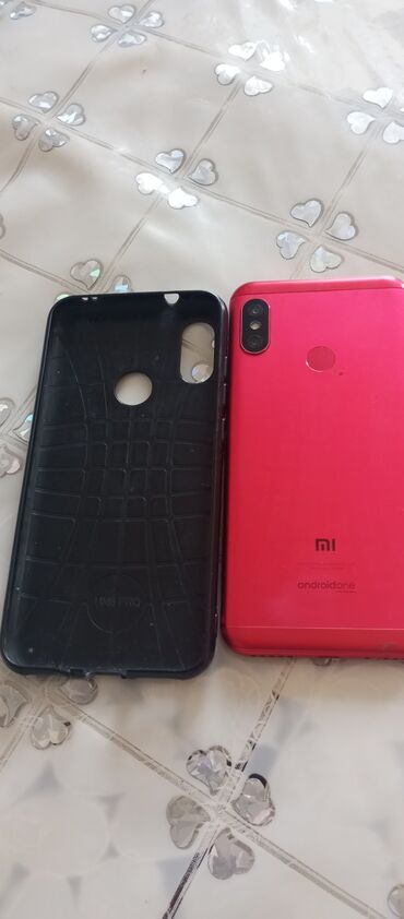 bərdə telefon: Xiaomi Mi A2 Lite, 32 GB, rəng - Qırmızı, 
 Qırıq, Sensor, Barmaq izi