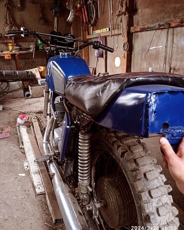 Мотоциклы и мопеды: Обменяю Иж на авто передняя вилка воздушная колесо шипованое есть куча