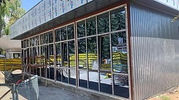 Курулуш жана оңдоо кызматтары: Буюртмага алюминий терезе, Терезе түрү: Витраждык, Мансард, Панорамалык, Декоративдик өзгөчөлүктөрү: Декоративдик байламталар, Акы төлөнүүчү орнотуу, Бөлүп төлөө жок — 2