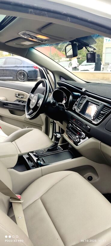 Kia: Kia Carnival (ağ rəng, miniven) - Geniş 9 yerlik salon, ailə və uzun — 15