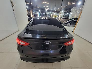 07 radiatoru: Ford Fusion sedan – qara rəng, aerodinamik kuzov və idman üslublu — 9