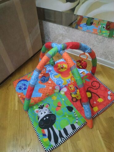 uşaq üçün oyuncaq: Körpələr üçün oyun xalçası, oyuncaqları ilə birlikdə, az istifadə