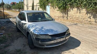 kvadrasikl satılır: Opel Vectra: 1.8 л | 1996 г. 445000 км Седан