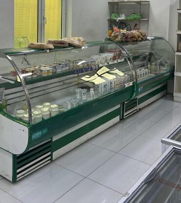Konteynerlər: Aynur 4540 💫 Vitrin soyuducu 2 ədəddir. 1 ədədi 400 azn. Maqazin