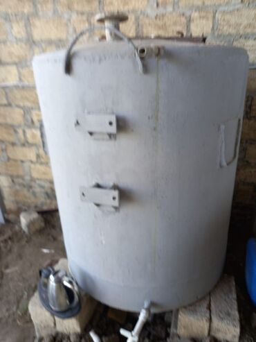 Boçkalar və çəlləklər: Bak, Metal, 2000 l l, İşlənmiş, Ödənişli çatdırılma