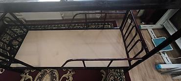 bunk bed: Металлическая двухъярусная кровать, цвет бордовый, кровать — 3