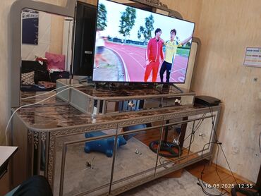 Кухонные гарнитуры: Kamod cox baha alinib. 2 qapisinin guzgusunde cat var balaca.onu