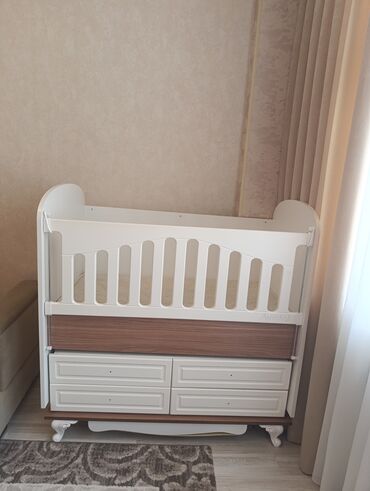 tek kıravat: Oğlan və qız üçün, İşlənmiş, Çarpayı, Bazalı, Matras ilə, Siyirməli
