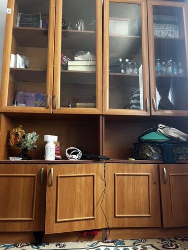 шкафчик для одежды: Зал үчүн гарнитур, Колдонулган, Шкаф, ДСП, Өзү алып кетүү, түсү - Күрөң
