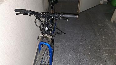 motorlu velo: Velosipedin arxa tekeri parliyib bele idiyal velodu — 2