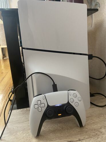 плейстейшн 5: Satilir PS5.Slim 1Tlb 790m 1pult ideal veziyyetde temirde olmayib 9ay