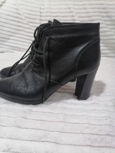 mistery shoes: Ankle boots, 38