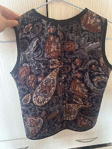 Верхняя одежда: Джинсовые куртки на 5-6 лет В отличном состоянии, носили мало так как — 9