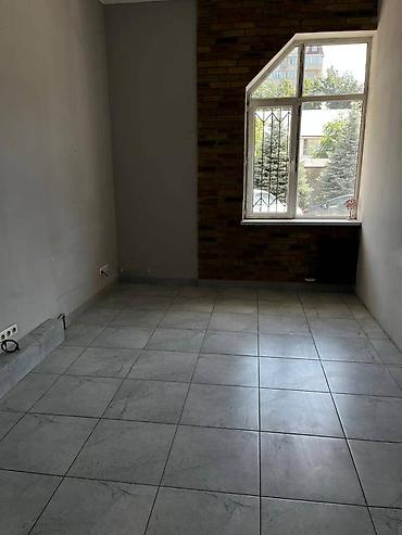 Продажа помещений свободного назначения: Продаётся коммерческое помещение в самом сердце города! Адрес: ул — 8