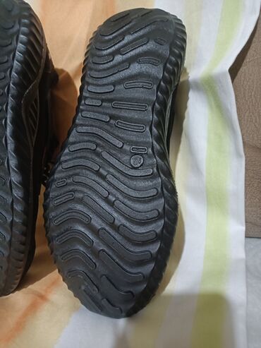 Krasofkalar və idman ayaqqabıları: Salam teklukesizlik ayablari tezedi 42razmer super gorunuşu var burnu — 7
