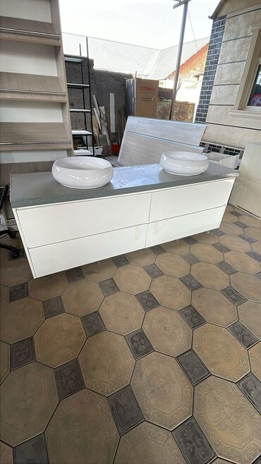 тумбы под раковину на заказ: Тумба для ванны, Б/у, С раковиной, цвет - Белый