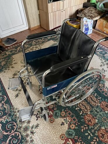 кресло инвалидное напрокат: Комплект средств реабилитации и ухода: 1) Инвалидная коляска AMRUS: -