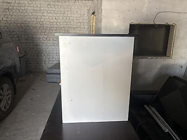 Офисные столы: Продаю офисные столы. Серый с задвижкой и шкафчиком, размер 90см х 70 — 6