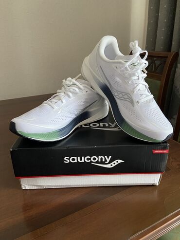 беговые красовки: Эркектердин кроссовкасы, 42, Saucony, Жаңы, түсү - Ак, Өзү алып кетүү, Акылуу жеткирүү