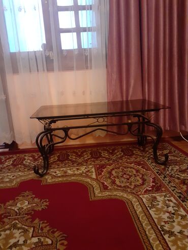 ikinci el mebel stol stul: Jurnal masası, İşlənmiş, Açılmayan, Dördbucaq masa, Rusiya