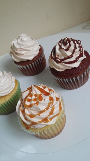 Tortlar: Tort və kapkeyk dizaynları – fərdi bəzək və yazılarla - Şəkərdə — 1