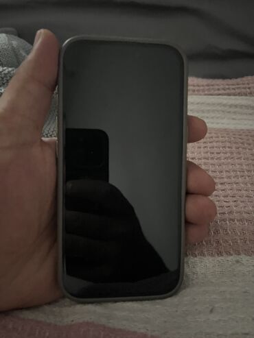 Apple iPhone: IPhone 16 Pro, Б/у, 256 ГБ, White Titanium, Зарядное устройство, Защитное стекло, Чехол, 100 %