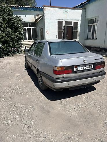 385 55: Volkswagen Vento: 1993 г., Механика, Седан — 2