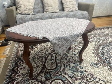 диван раскладушка с матрасом: Jurnal masası, İşlənmiş, Açılmayan, Taxta, Oval masa