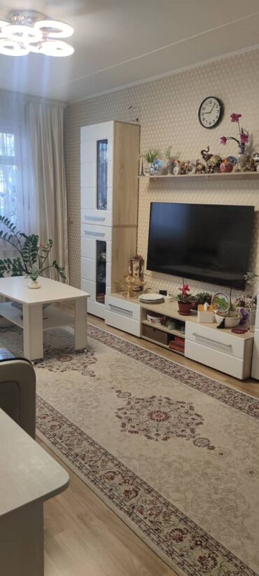 квартира в 6 мкр: 3 комнаты, 58 м², 104 серия, 1 этаж, Косметический ремонт