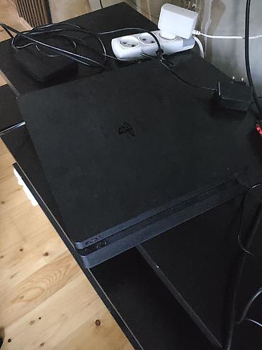 playstation 4 sli: PlayStation 4 Slim oyun konsolu - Model: PS4 Slim (Sony) - Rəng — 1