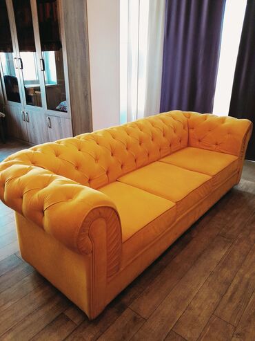 Продаю велюровый клубный диван ( не раздвигается).Производство Турция