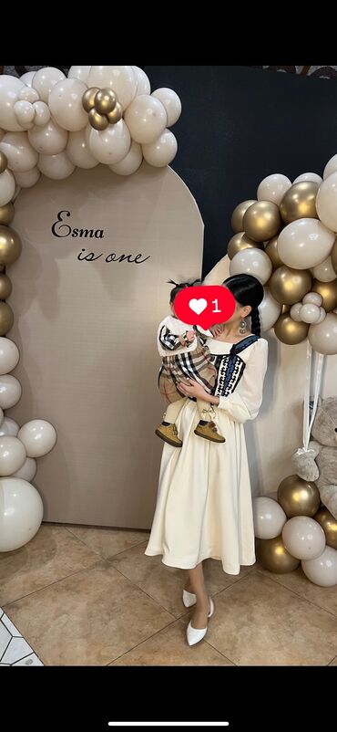 вязаное платье с поясом: Белое платье миди с рукавами-фонариками - Длина: миди, пышная юбка со