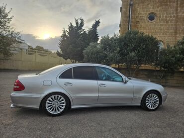 Mercedes-Benz: Mercedes E350 3.5L 2004 254000 Rəng-Gümüşü Yerlərin sayı-5 Avtomat