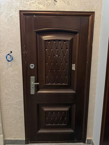 şeyf qapi: Для квартиры Б/у Входная дверь С рамой, Без гарантии, Самовывоз