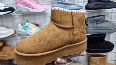 Ugg obuća: Ugg čizme, bоја - Bež — 9