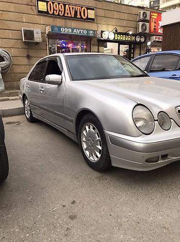 Mercedes-Benz: Mercedes-Benz E-Class: 2.2 l | 1999 il Sedan — 1