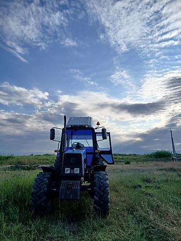 запчасти на прицепы: Belarus 1221 traktor + arxa asqılı torpaq frezesi/torpaq yumşaldıcı — 9