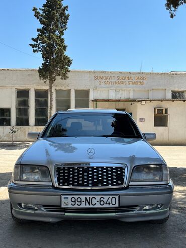 niva arxa stoplar: Mercedes-Benz 220: 2.2 l | 1995 il Sedan