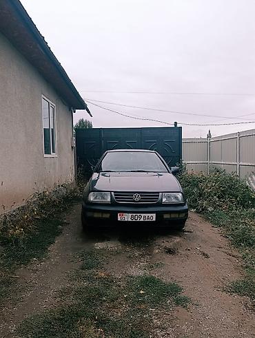 Volkswagen Vento: 1994 г., 1.8 л, Механика, Бензин, Седан