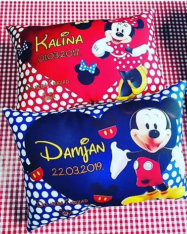 Jastuci: Personalizovani jastuci sa štampom Dimenzije jastuka 45x32 su 2440 din — 4