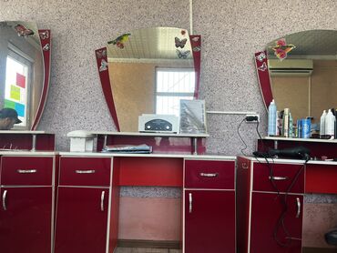 парикмахерские оборудования: Продаю парикмахерское зеркало