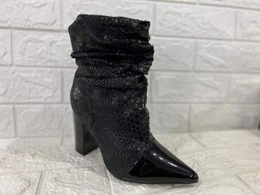 Čizme: 36 do 41
2850

din.
Extra kvalitet — 12