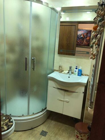 Uzunmüddətli kirayə mənzillər: Elmlər metrosunun yaxınlığında 9 mertebeli binanın 6-cı mərtəbəsində — 14