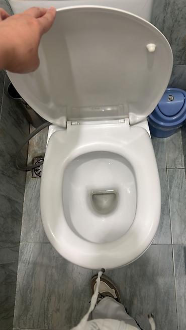 unitaz islenmis: Unitazin bacoku yoxdu. 9cu mikr — 1