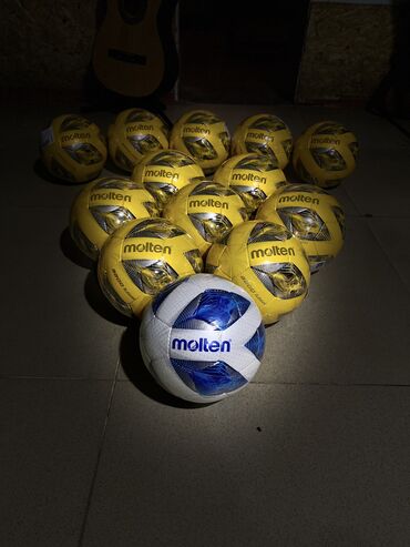 валеболный мяч: Продаю мячи от известной компании «Molten» Размер: 4. Состояние