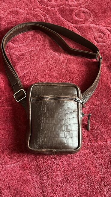 у настоящей женщины должна быть сумка: Мужская сумка через плечо, компактная - Материал: коричневая чистая