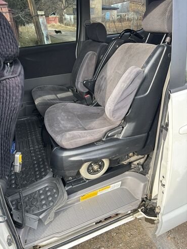 Toyota: Toyota Voxy: 2003 г., 2 л, Автомат, Бензин, Минивэн — 6